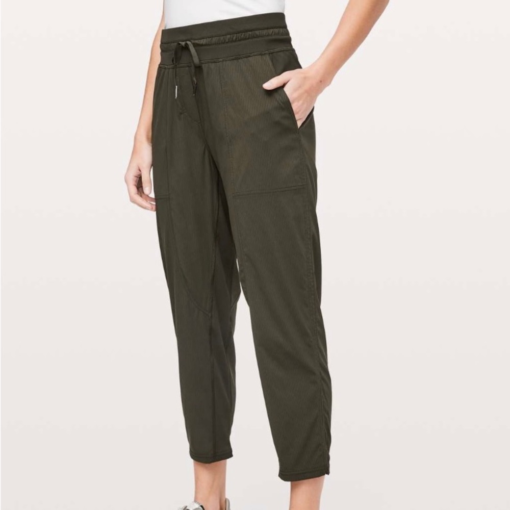 LULULEMON DANCE STUDIO CROP 25” DARK OLIVE SIZE 2